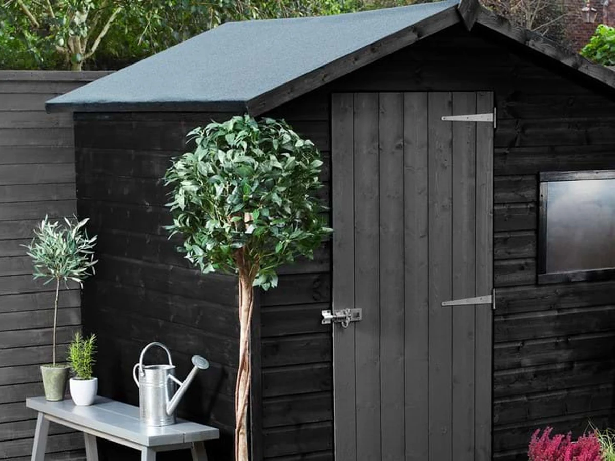 wood-painting-black-garden-shed-sheffield-decorators Black painted garden shed woodwork by Sheffield Decorators
