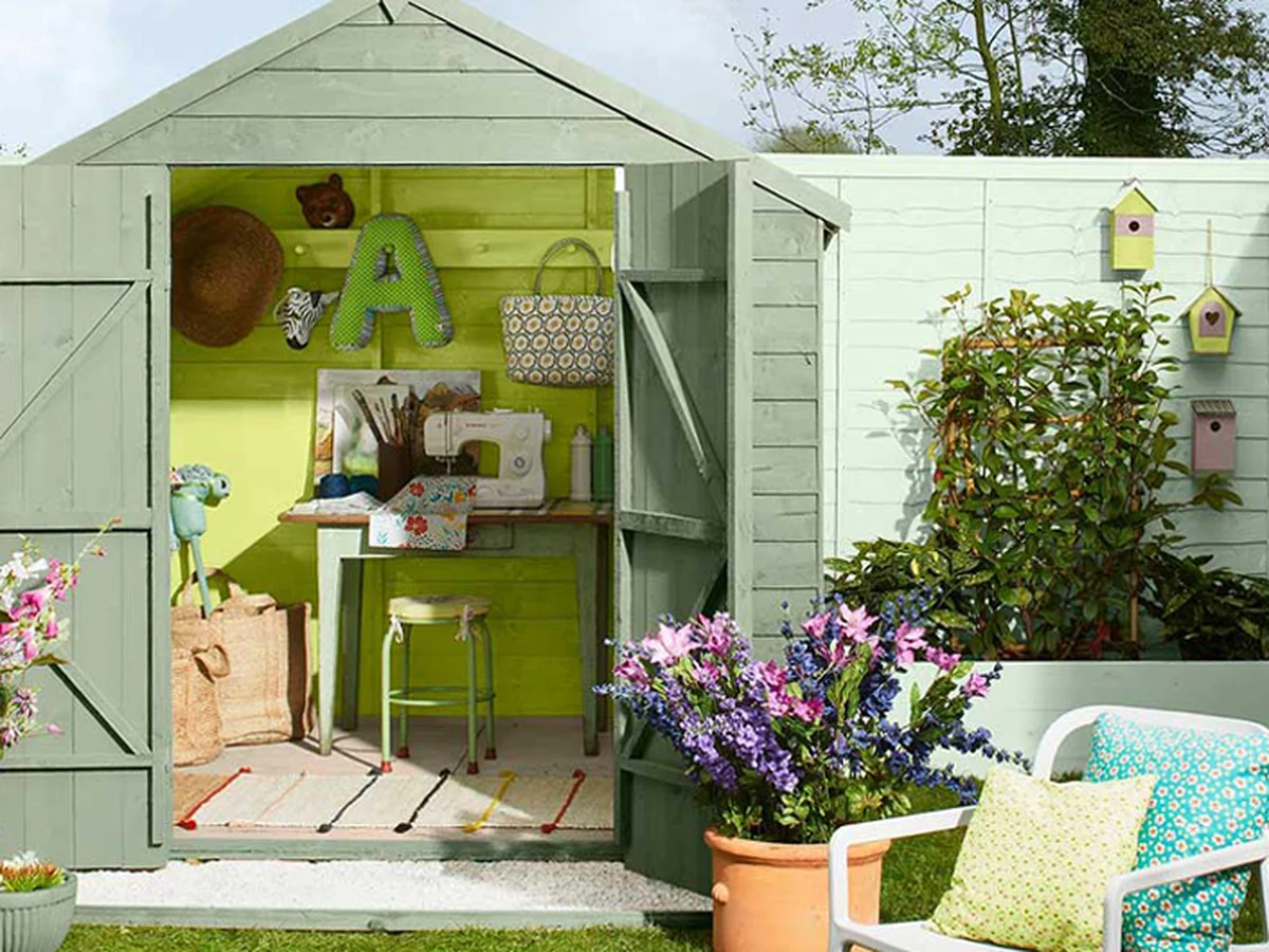 wood-painting-freshly-green-garden-sheffield-decorators Freshly painted green garden woodwork in Sheffield