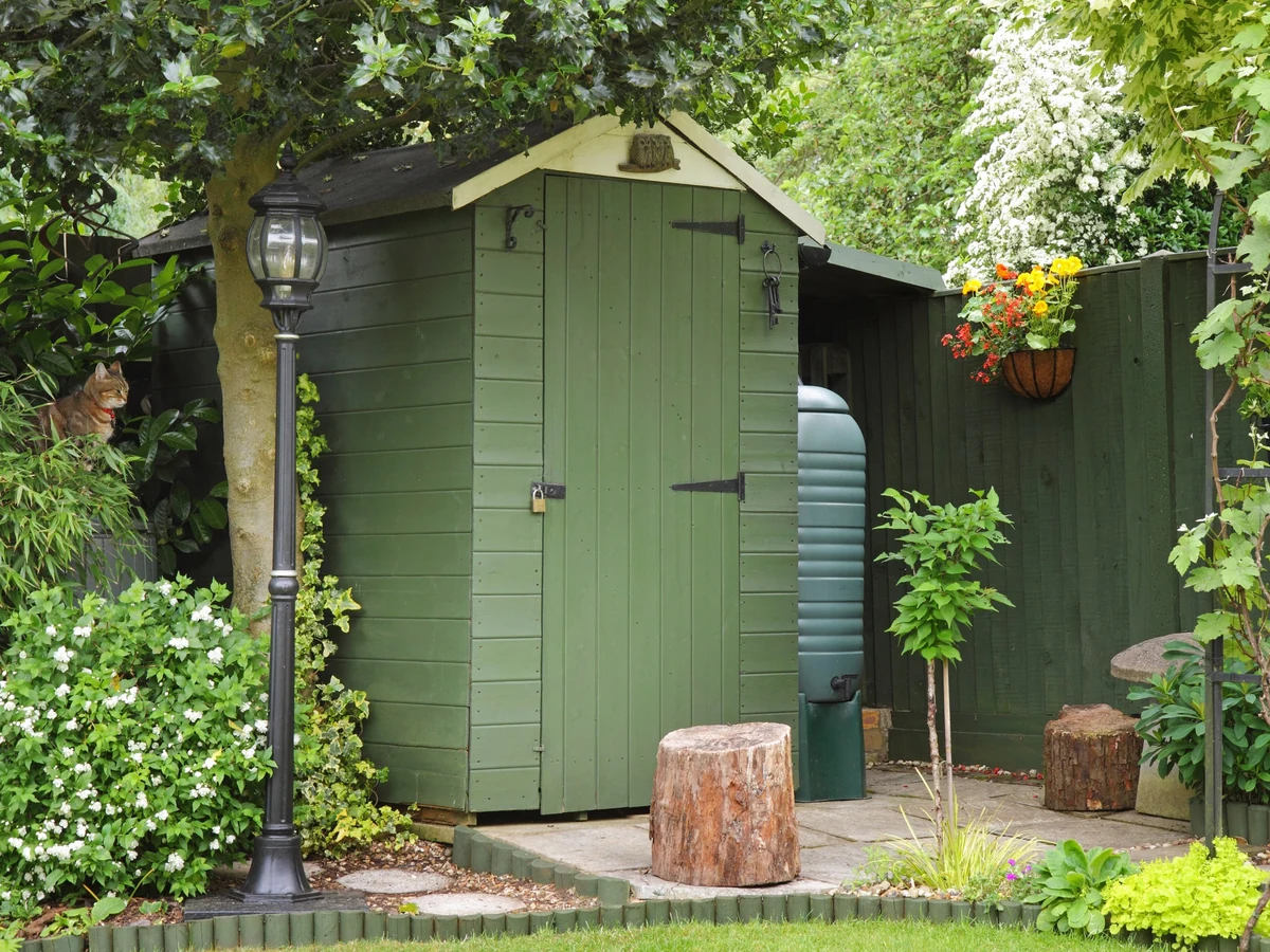 wood-painting-green-garden-storage-sheffield-decorators Green painted garden storage unit by Sheffield wood painters